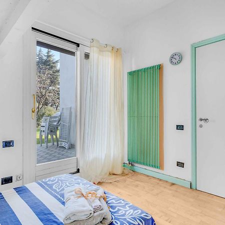 Apartamento Ampia Dimora A Salo Con Parcheggio E Giardino Exterior foto