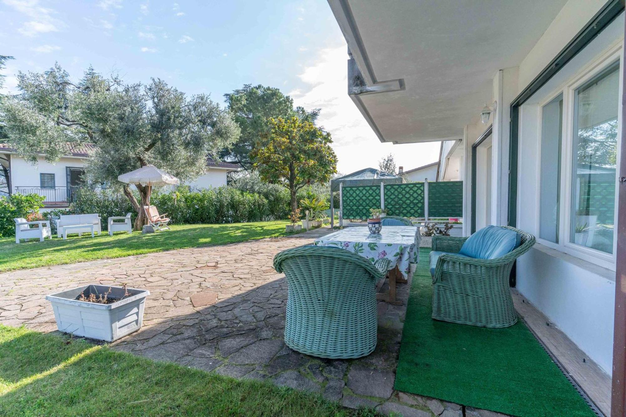 Apartamento Ampia Dimora A Salo Con Parcheggio E Giardino Exterior foto