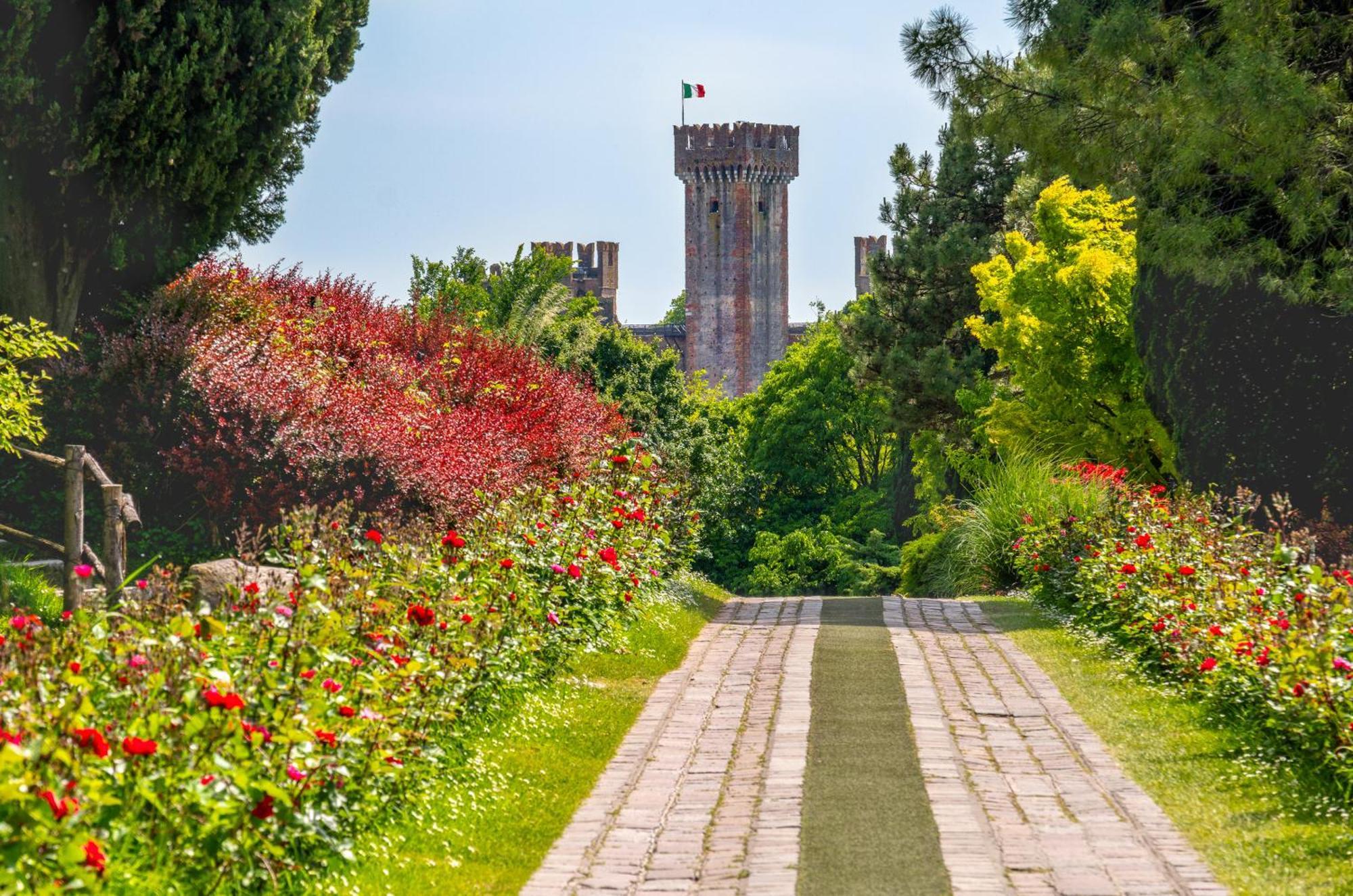Apartamento Ampia Dimora A Salo Con Parcheggio E Giardino Exterior foto